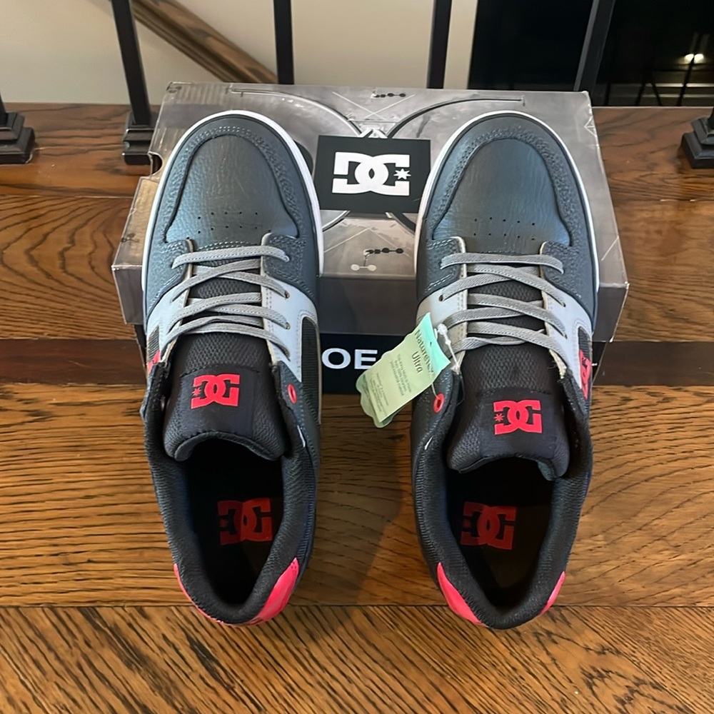 DC SHOE Elastic Lace Low Top Sneaker NWT